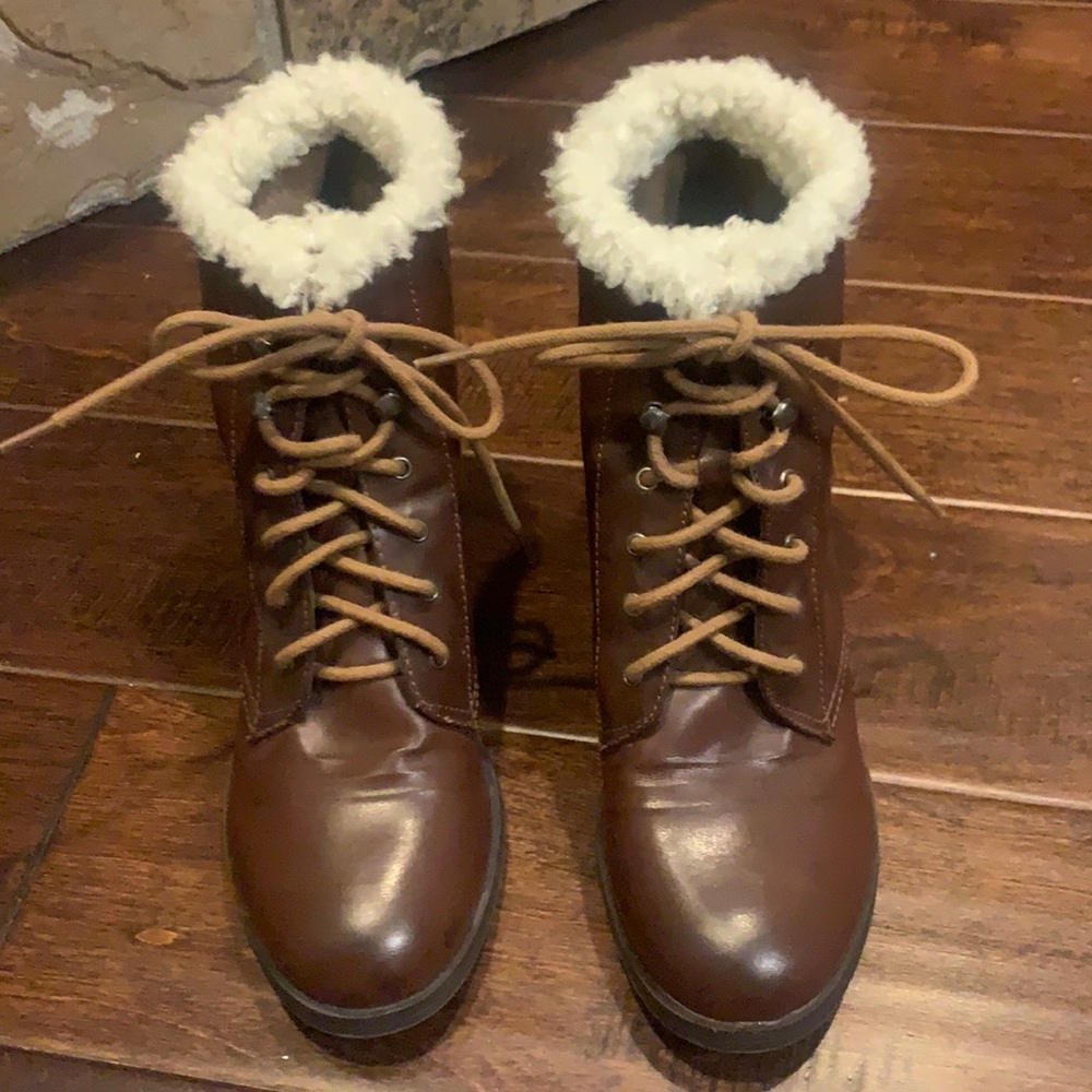 DIVIDED ankle bootie with 3” heel fleece around ankle opening and inside tongue